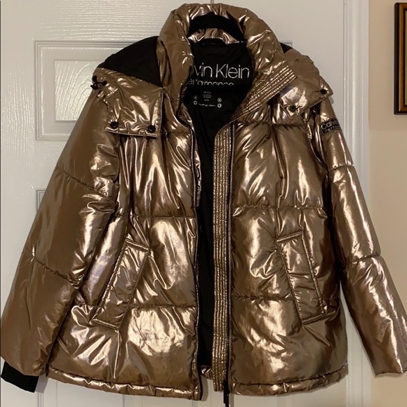 Dropping soon Calvin Klein performance - Picture 2 of 3